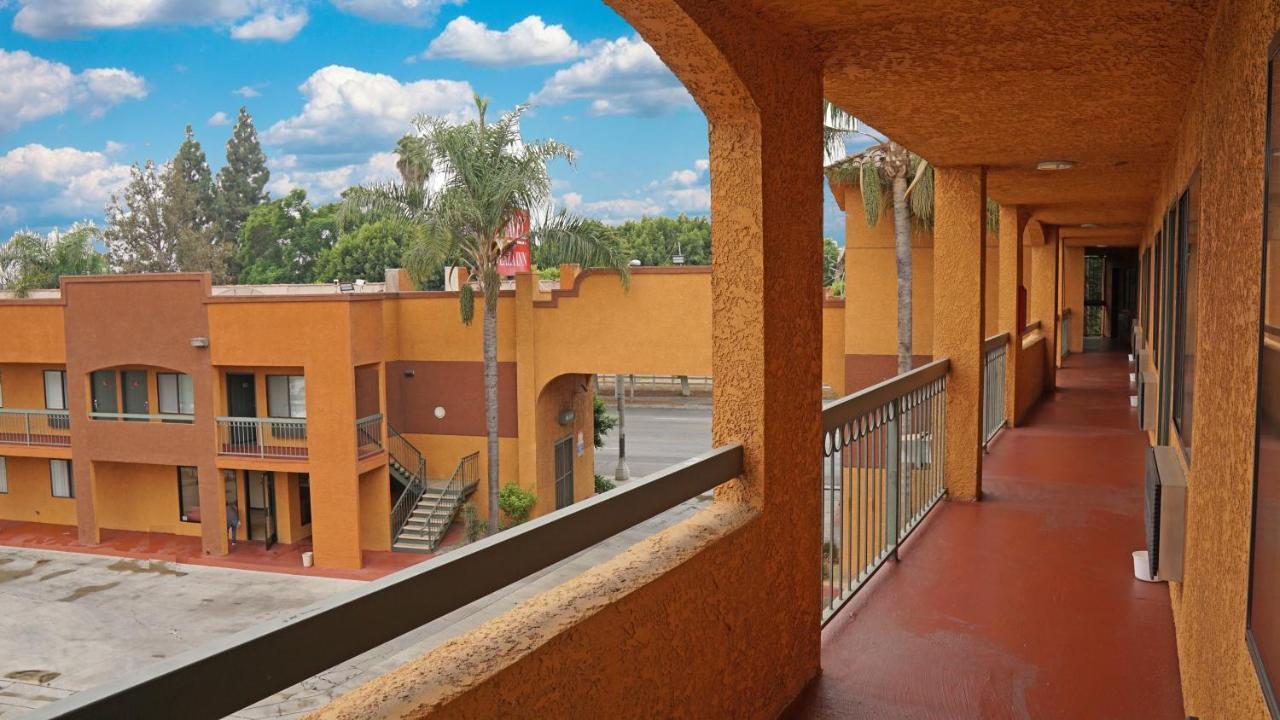 קומפטון Travel Plaza Inn מראה חיצוני תמונה