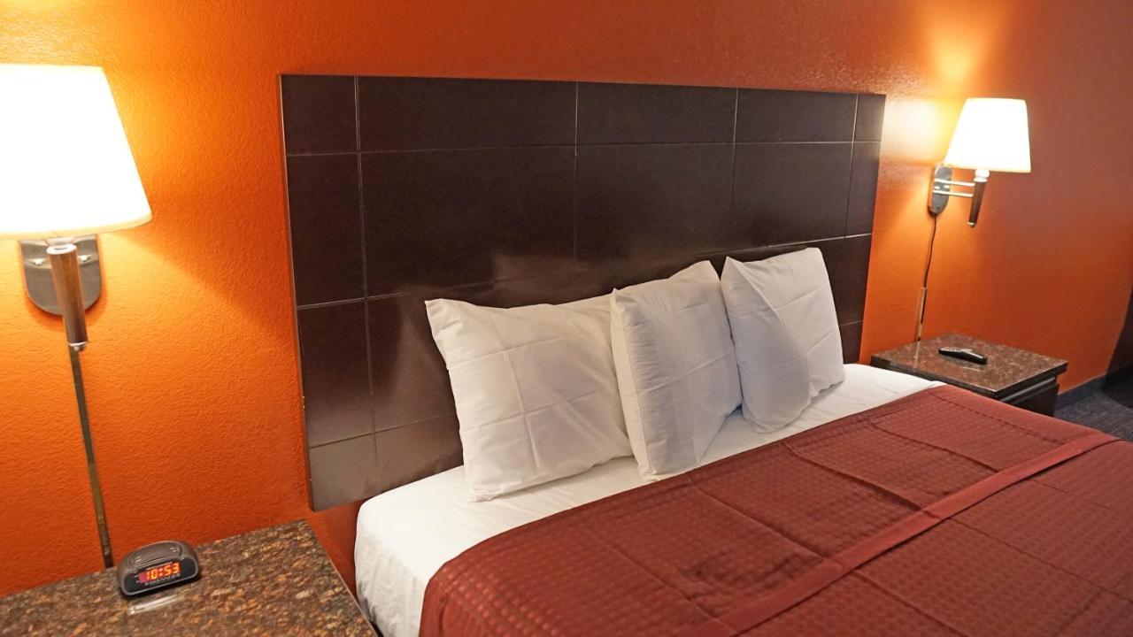 קומפטון Travel Plaza Inn מראה חיצוני תמונה